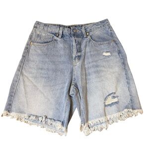 Wild Fable high-rise Bermuda jean shorts feature a light wash, size 8 frayed hem